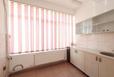 Spatiu comercial 55 mp str Domneasca zona caminelor studentesti - 9