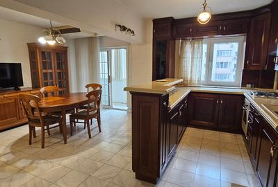 Ap cu 4 camere situat pe Calea Moșilor, aproape de intersecția cu M. Eminescu - 1