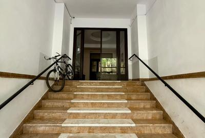 Apartament cu 3 camere semidecomandat în Cișmigiu