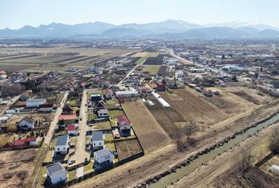Teren intravilan cu hala construita - 12