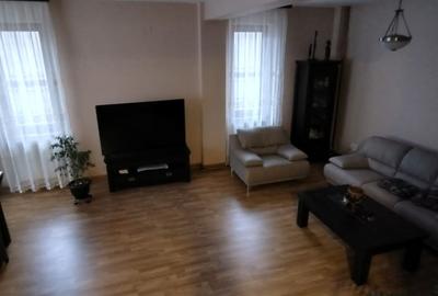 Casă / Vilă cu 6 camere în zona Kamsas - 2