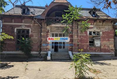 Casă individuală cu 10 camere în Parcul Carol