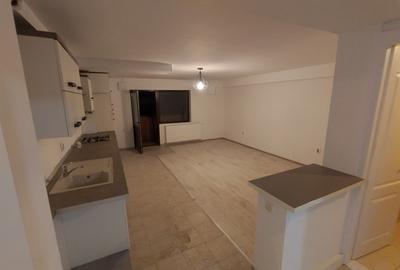 Apartament cu 3 camere decomandat în Florești
