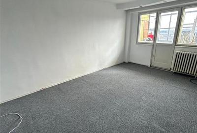 Apartament cu 3 camere decomandat în Viziru 3