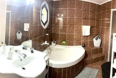 Vila deosebita aproape de Gara de Nord,construita in 1997,renovata 2020,8 camere - 9