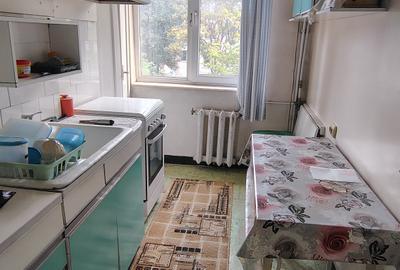Strada Traian- apartament cu 3 camere semidecomandat - 2