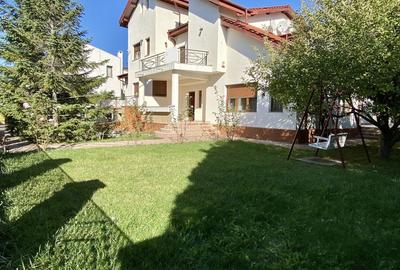 Casă individuală cu 8 camere în Băneasa