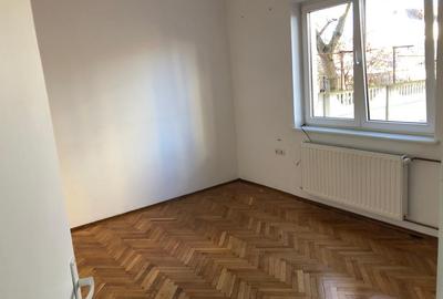 Inchiriez spatiu de birouri situat pe Calea Dumbravii, la etajul 1 al unei case - 2