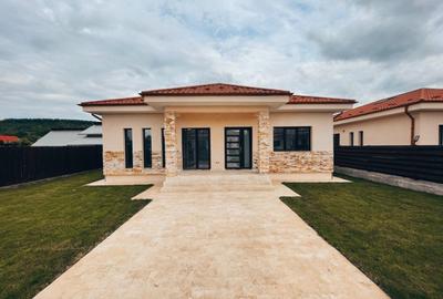 Casa / vila Stefanesti , "La Cheie'' , finisaje + pozitie DEOSEBITA ! - 2