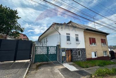 Casă cu 2 camere în Central