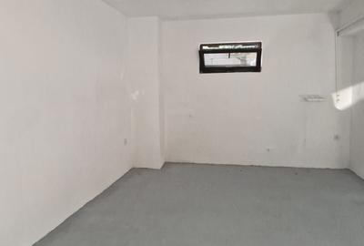 Spatiu comercial 130 mp - demisol - Faleza Nord - 122.000 euro (Cod E8+E10) - 9