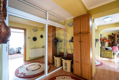 Apartament cu 3 camere de vânzare în Centrul orașului Câmpulung - 24