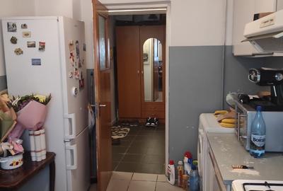 Apartament cu 2 camere decomandat, etajul 3/4, zona Nicolina - 11