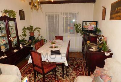 Apartament cu 3 camere decomandat, mobilat în Dâmbovița