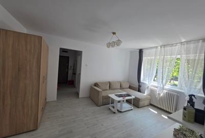 Apartament cu 2 camere semidecomandat, mobilat în Kogălniceanu