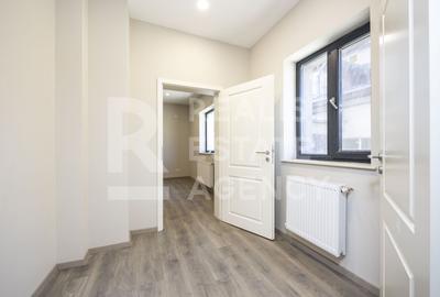 Vilă 8 camere, potrivită pentru birouri, echipe IT, avocați,zona 1 Mai - 8