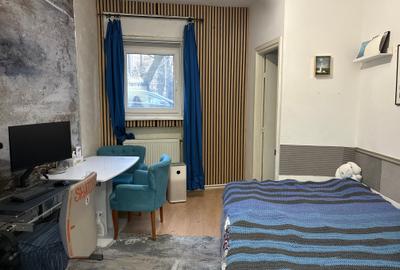 Garsonieră decomandată, mobilată în P-ța Romană