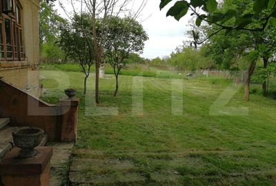 Casa demolabila, 50 mp, cu 1800 mp teren, zona Cosoveni - 1