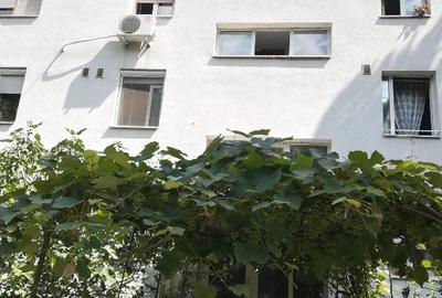 Apartament cu 3 camere decomandat, mobilat în Titan