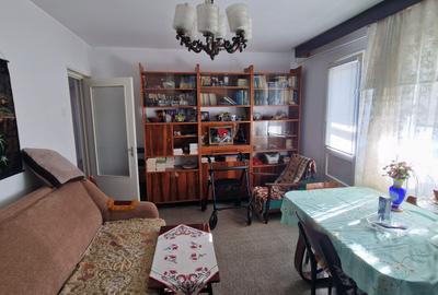 Se inchiriaza apartament,decomandat doua camere,etaj 10/11 ,pret 1300ron/luna. - 7