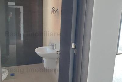 Pret redus ! 3 camere , 2 bai  , negociabil , nu se aplica tva - 9