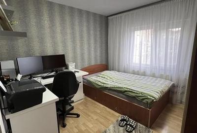 Apartament cu 3 camere semidecomandat, mobilat în Aradului