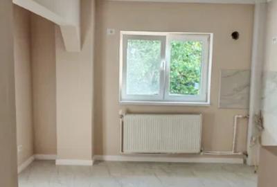 Apartament cu 3 camere decomandat în Berceni