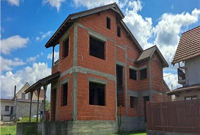 Casă individuală cu 6 camere în Cordău