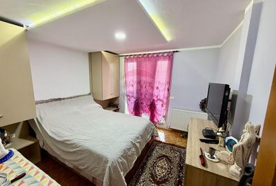 Apartament cu 4 camere de vânzare pe Strada Longinescu - 15