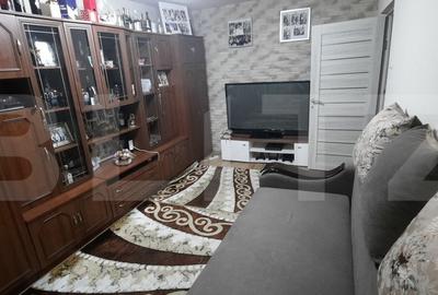 Apartament cu 3 camere semidecomandat, mobilat în Carpați 1