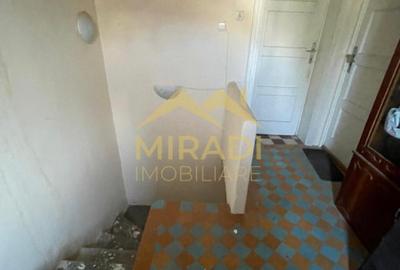 Vanzare apartament in vila 6 CAMERE compus din D P M din D P 1 M - 19