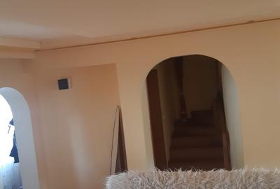 Vând casă și teren  situata într-o zonă deosebită și linistita - 4