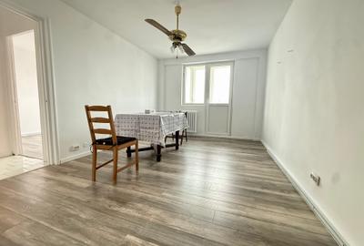Apartament cu 3 camere semidecomandat în P-ța Victoriei