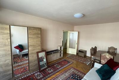 Inchiriez apartament 3 camere, decomandat, ultracentral, etaj 3/10, Bd. Magheru - 3