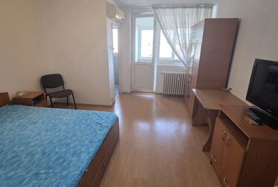 Garsonieră semidecomandată în Titan