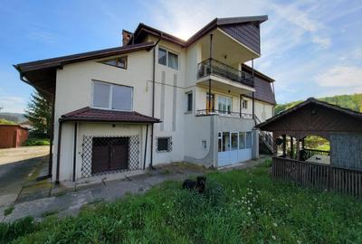 Casa de vanzare - Parter + Etj1 + Etj2 - 3