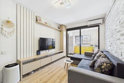Apartament cu 3 camere semidecomandat, mobilat în Central
