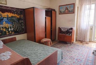 Garsonieră decomandată în Nicolina