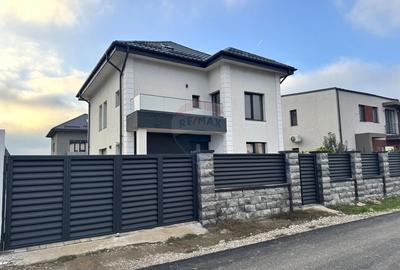 Casă individuală cu 6 camere în Tunari