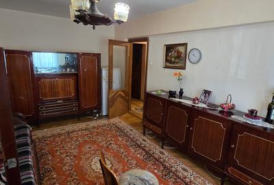 Apartament 3 camere  de vanzare ,etajul 1, Focsani - 1