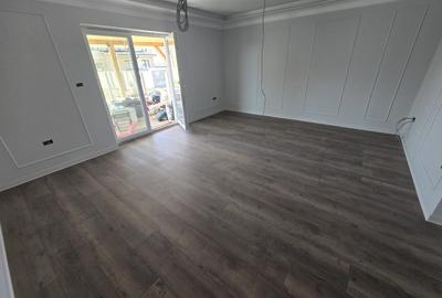 Duplex despartit prin camera tehnica - 4 camere Toate Utilitatile - 5