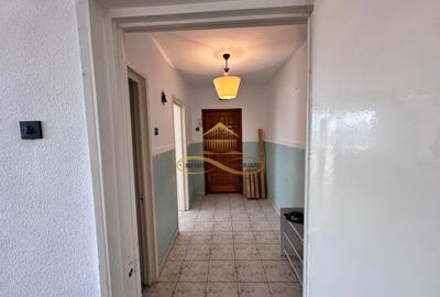 Apartament 3 camere de vanzare in  Bacau strada 9 Mai - 12