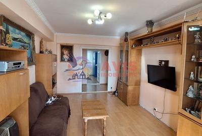 Apartament cu 4 camere decomandat de vanzare in zona Rovine - 1