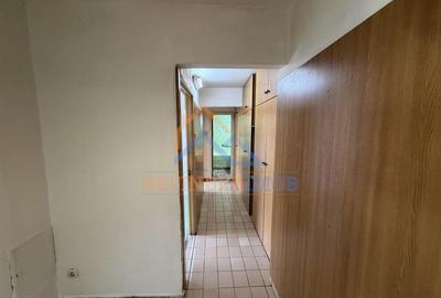 Apartament de vanzare cu 3 camere, zona Trapezului - Metrou 1 Decembrie 1918 - 5