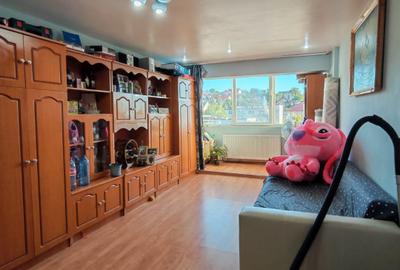 Apartament cu 2 camere decomandat, mobilat în Baia Sprie