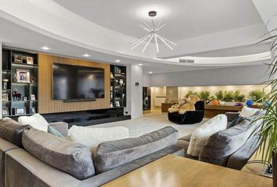 Luxury Lakeside Living: Turnkey villa with Outdoor Pool and Stunning View - 4