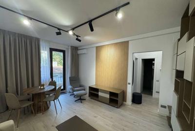 Apartament cu 2 camere semidecomandat, mobilat în P-ța Alba Iulia