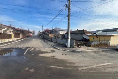 Teren intravilan curti constructii in apropiere de parcul central, piata, liceu - 1