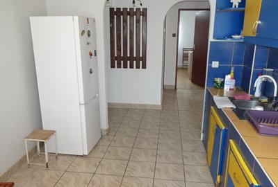 Vand  apartament de 3 camere decomandat in Deva, etaj 2, zona Micro 15, - 2