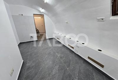 Spatiu comercial de vanzare 55 mp curte parcare zona Central din Sibiu - 4